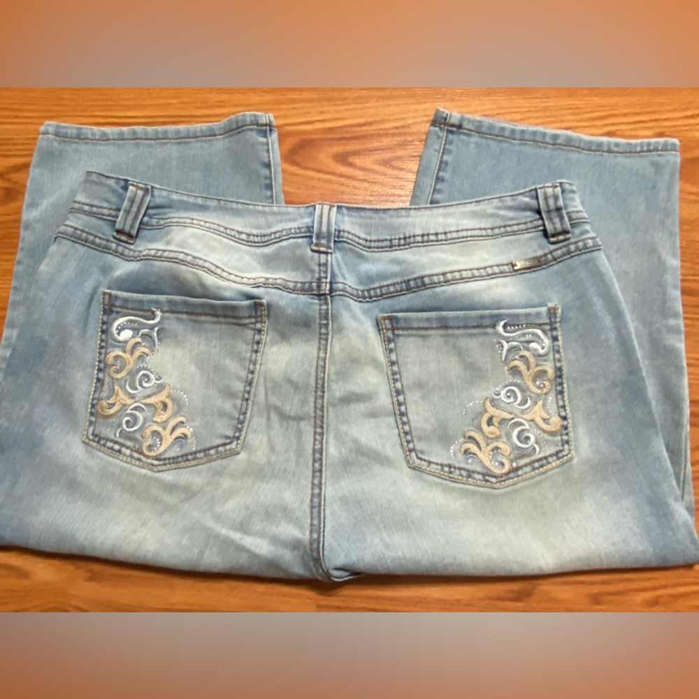 INC International Concepts Denim Curvy Fit Light Wash Capris